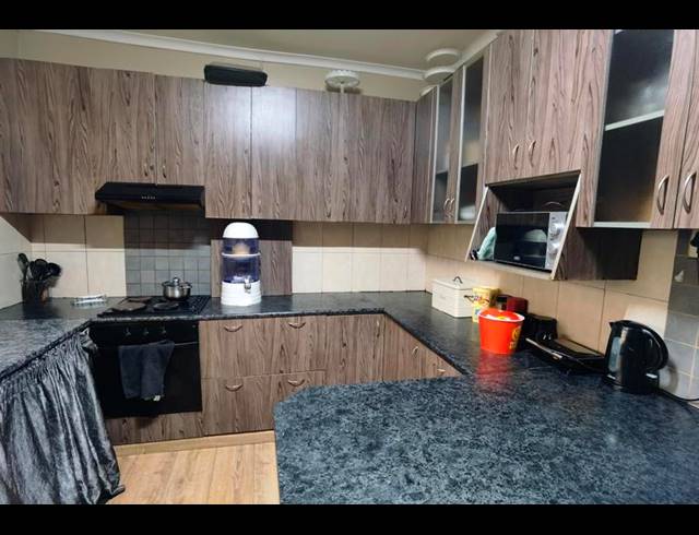 5 BEDROOM HOUSE FOR SALE IN THORNTON